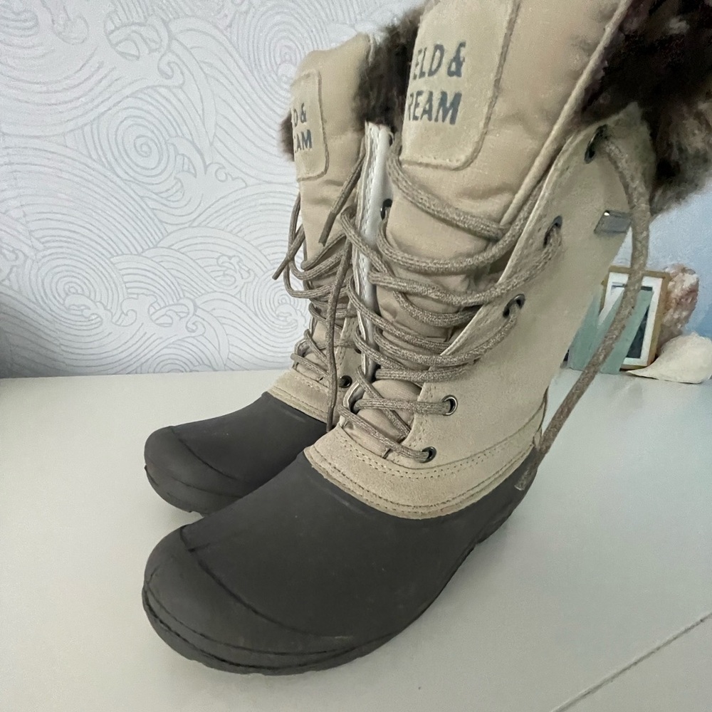 Tan winter boots